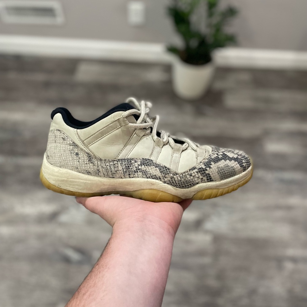 Jordan 11 low snakeskin size 11